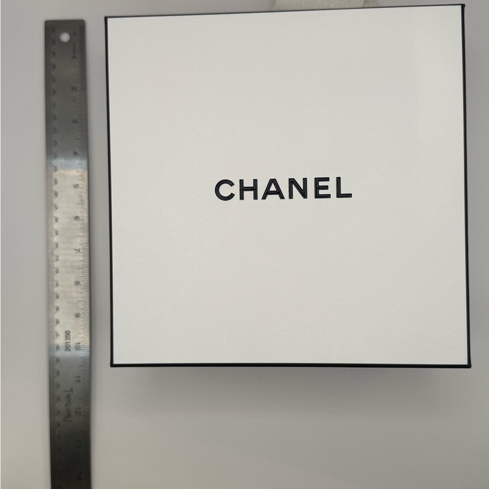 Chanel Box - Picture 8 of 10